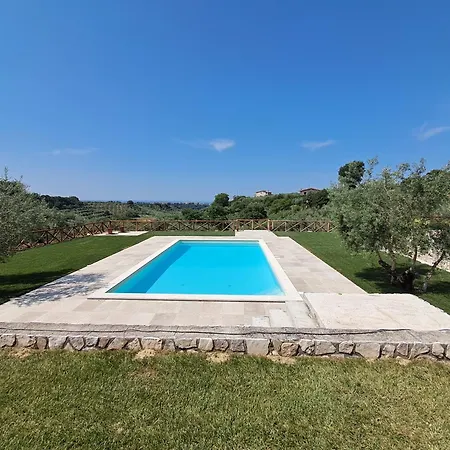 Il Giardino Degli Ulivi * Canneto (Lazio)